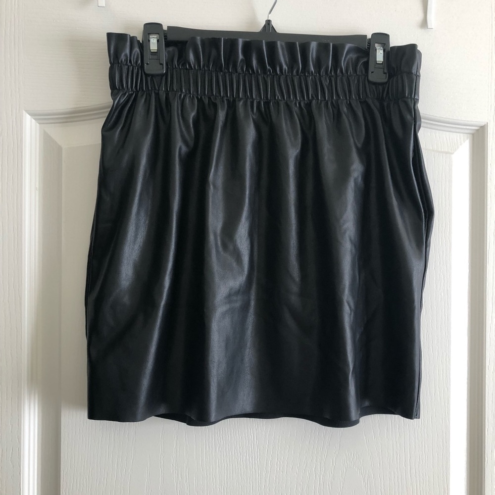 Black Faux Leather H&M mini skirt